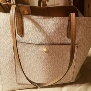 Micheal kors purse and wallet